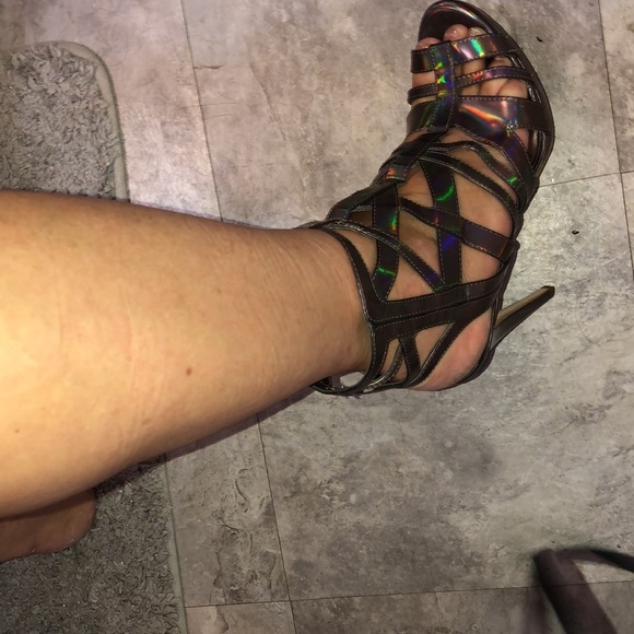 BCBGeneration size 10 silver / gray hologram / prismlike cage heels side zip - Picture 10 of 16